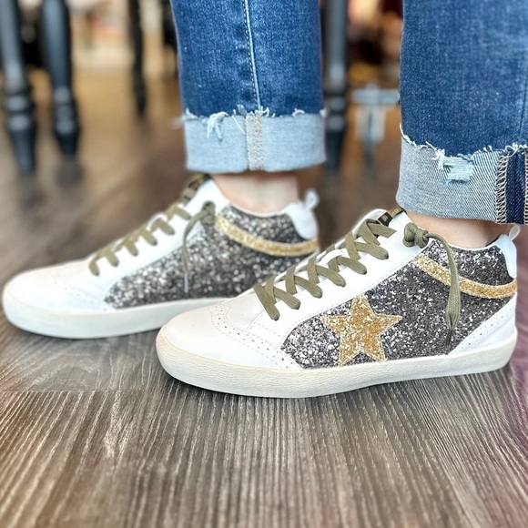 Mi.iM Shoes - NWOT • Mi.iM • Daisy Rubber Sole Lace-up Mid Star Sneakers • Glitter • Size 8.5